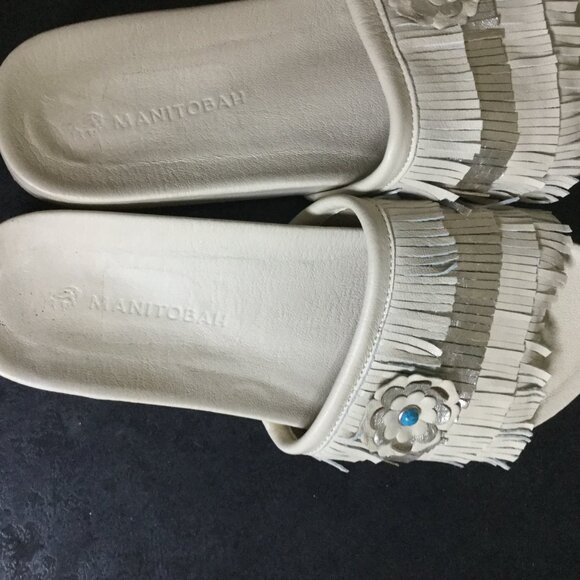 Manitobah casual flat slip on sandals excellent condition size 10  fringe top - Picture 3 of 6